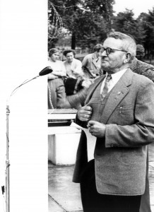Im Jahr 1923 wurde Adolf Schmidt zum Vorsitzenden einer Kommission zur Errich-tung einer Badeanstalt in Schlangen gewählt. 1956 hielt er die Festansprache an-lässlich des 30jährigen Jubiläums des Freibades. Foto: H. Wiemann